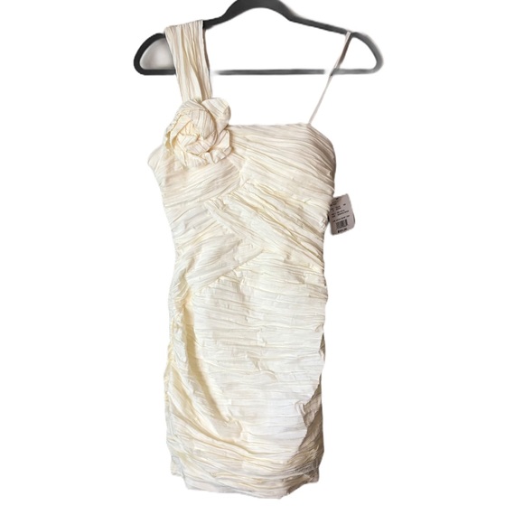 David’s Bridal city triangles one shoulder dress - Picture 1 of 7